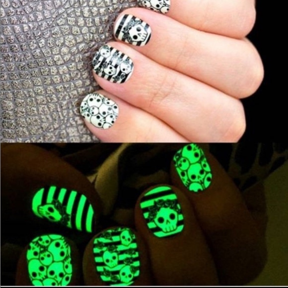 *Retired* Color Street: Literally Dead | Halloween Glow in the Dark Skulls Black - Picture 5 of 8
